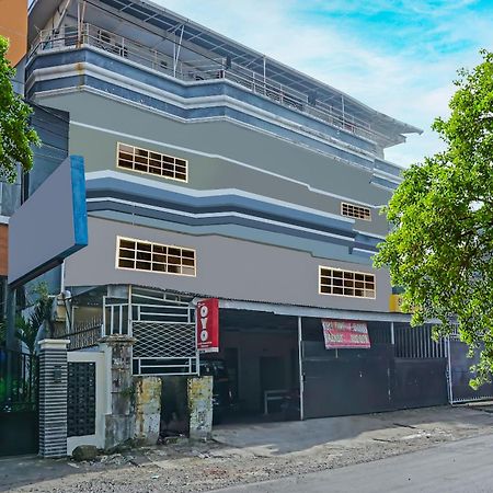 Oyo 1935 Hotel Diamond Inn Makassar Buitenkant foto
