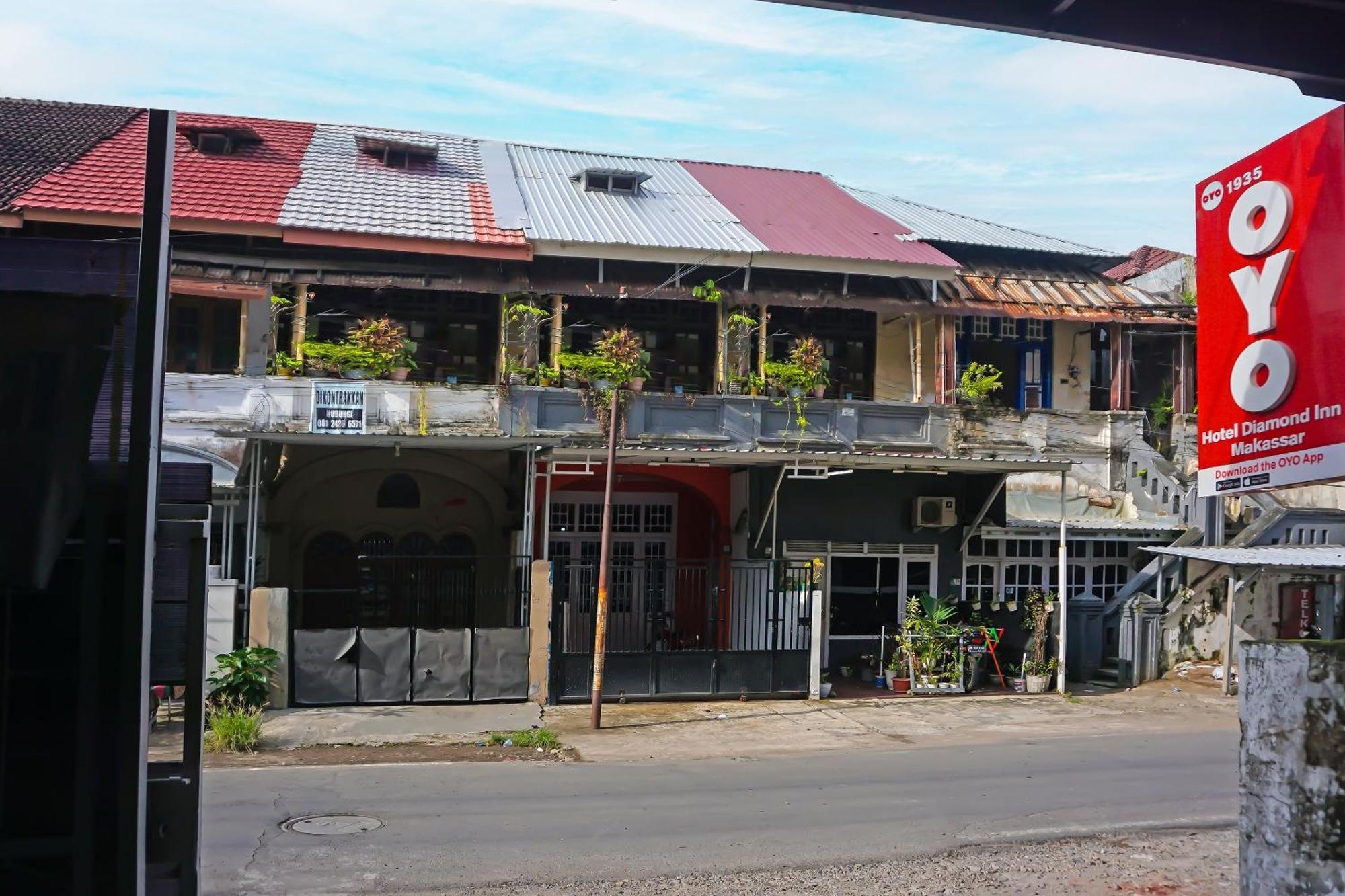 Oyo 1935 Hotel Diamond Inn Makassar Buitenkant foto