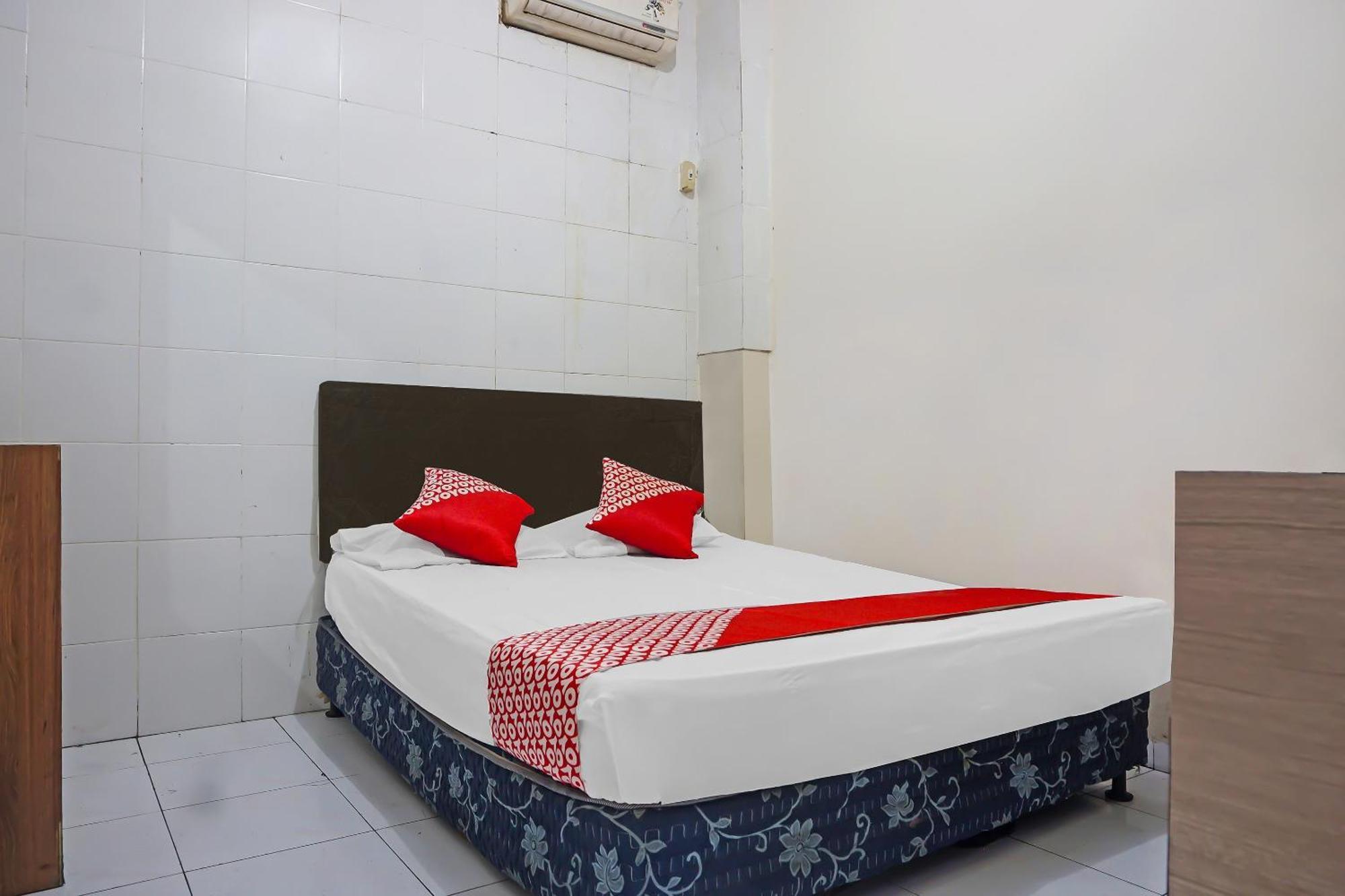 Oyo 1935 Hotel Diamond Inn Makassar Buitenkant foto