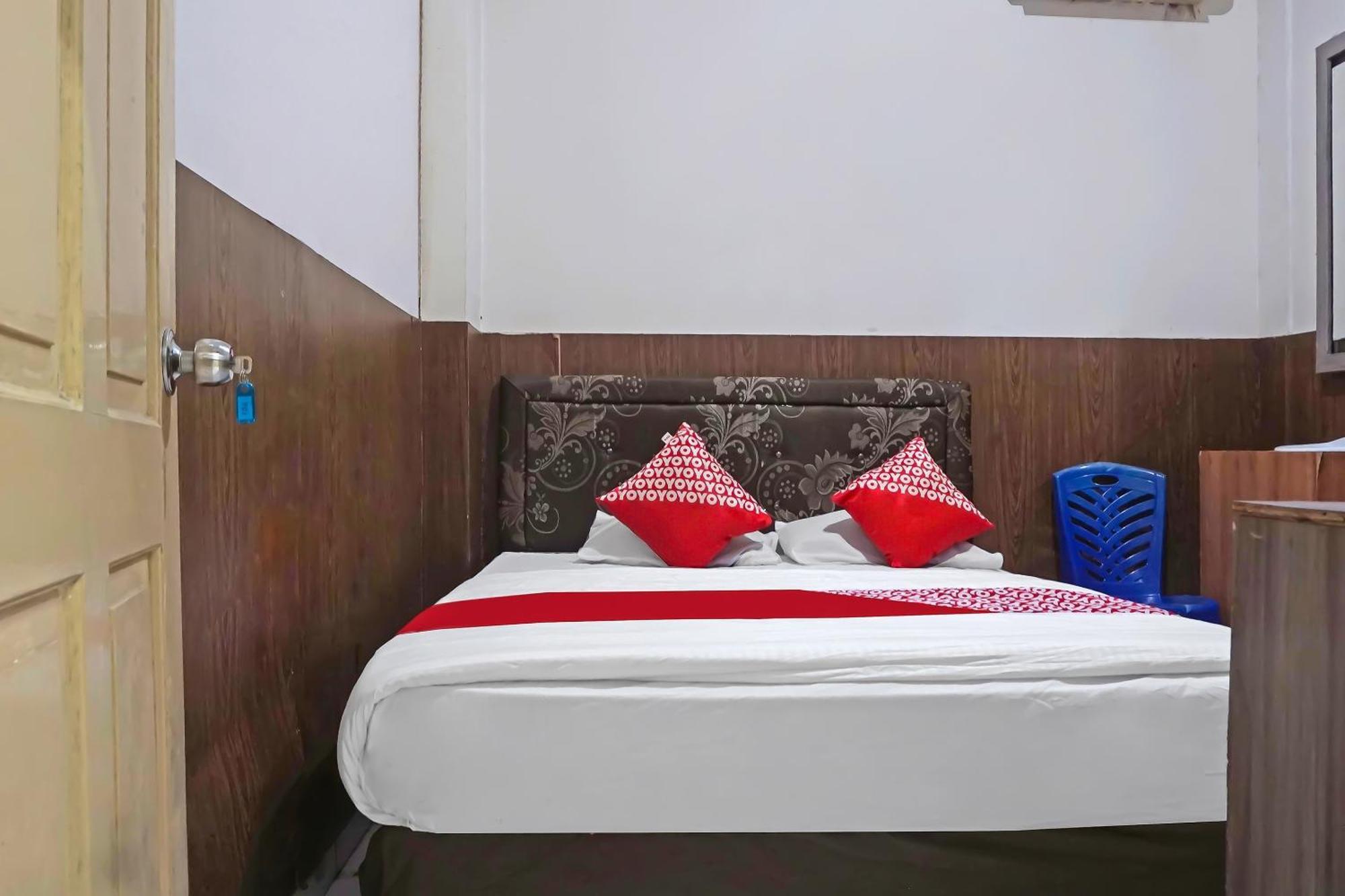 Oyo 1935 Hotel Diamond Inn Makassar Buitenkant foto