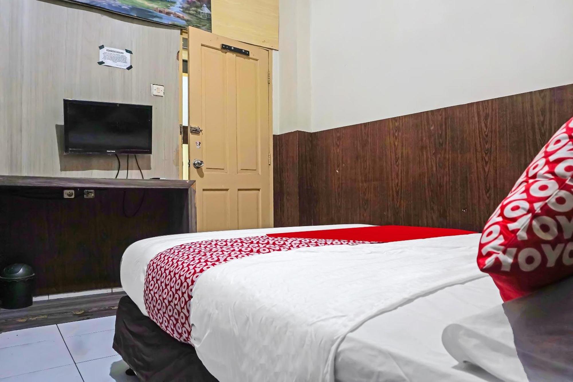 Oyo 1935 Hotel Diamond Inn Makassar Buitenkant foto