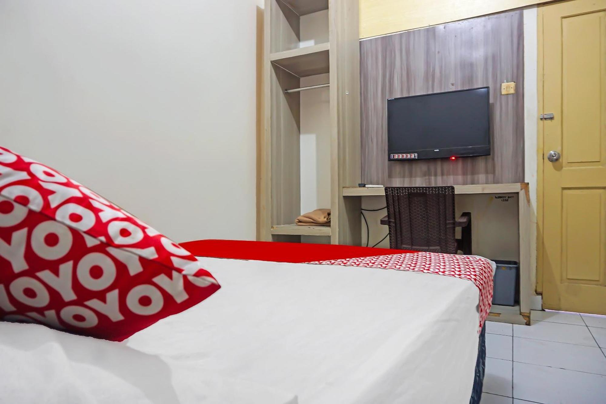 Oyo 1935 Hotel Diamond Inn Makassar Buitenkant foto