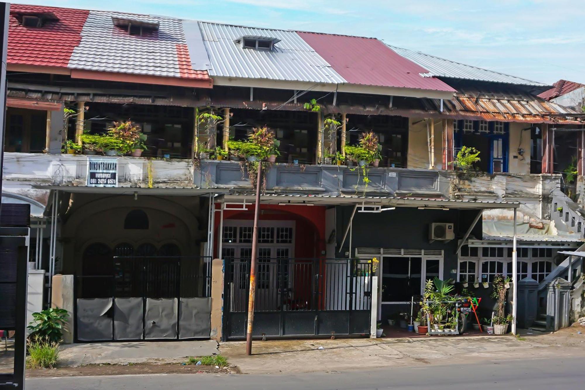 Oyo 1935 Hotel Diamond Inn Makassar Buitenkant foto