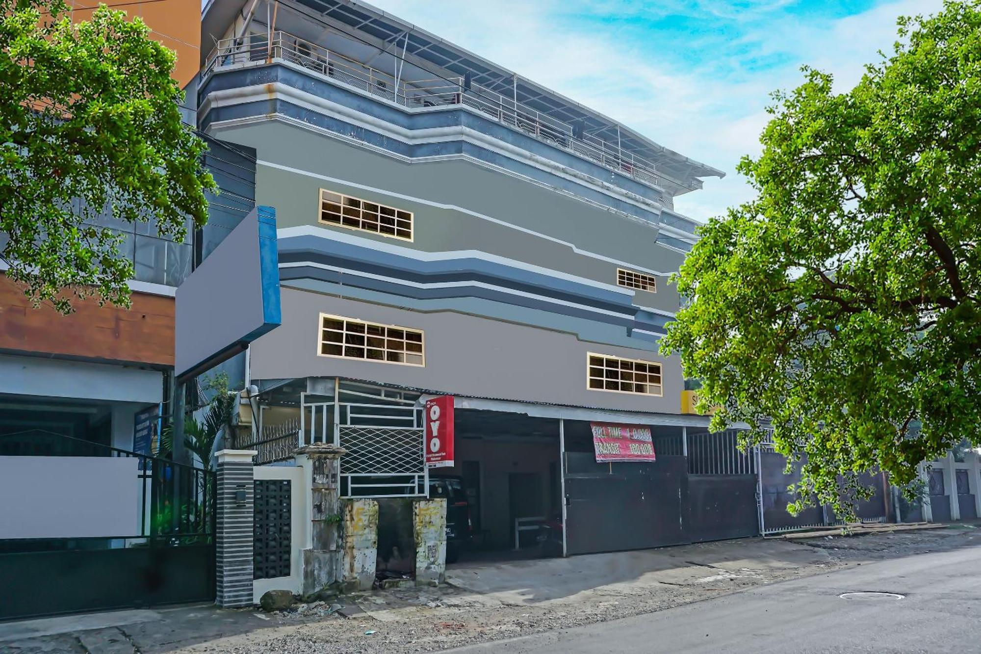 Oyo 1935 Hotel Diamond Inn Makassar Buitenkant foto