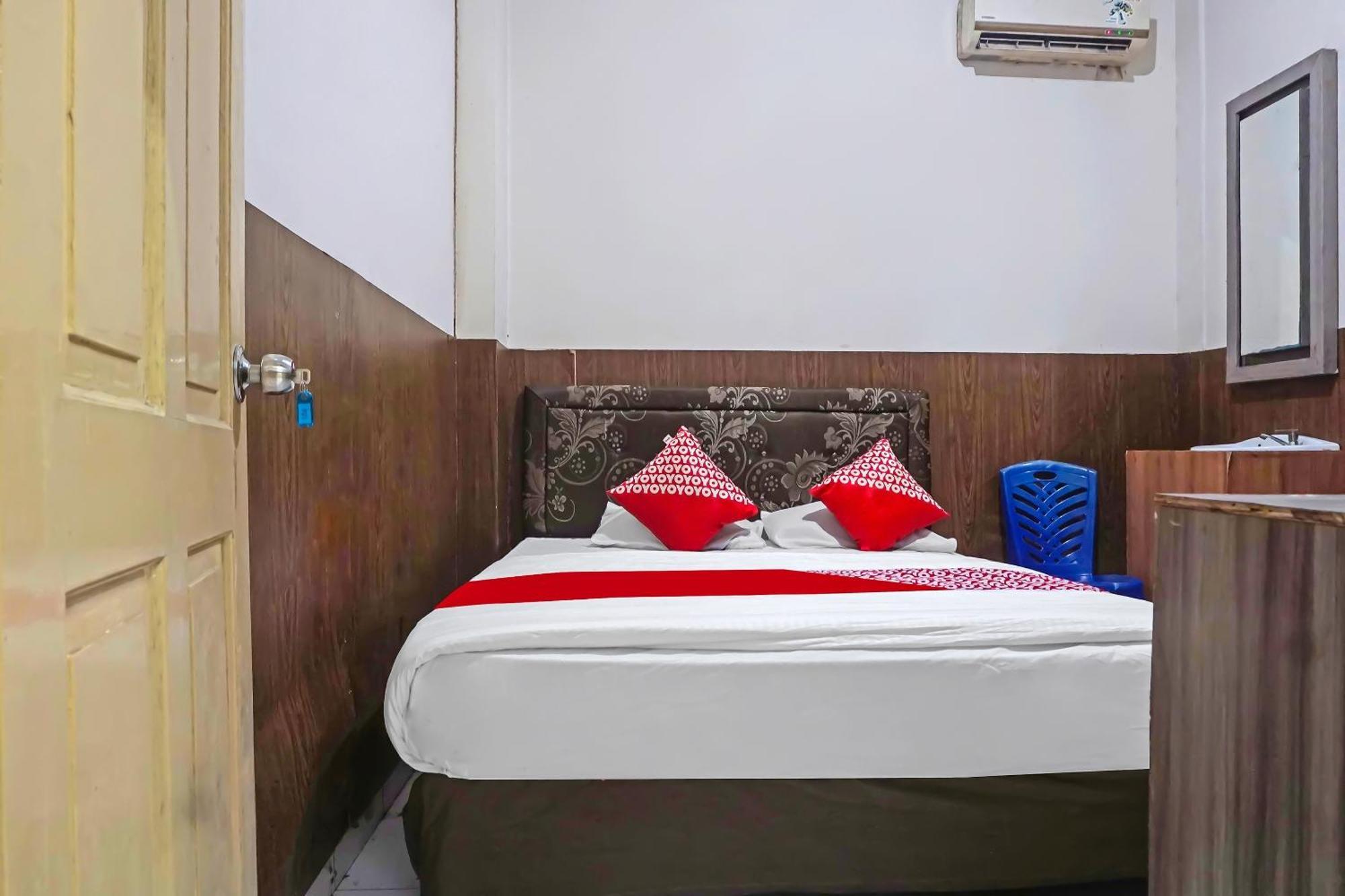 Oyo 1935 Hotel Diamond Inn Makassar Buitenkant foto